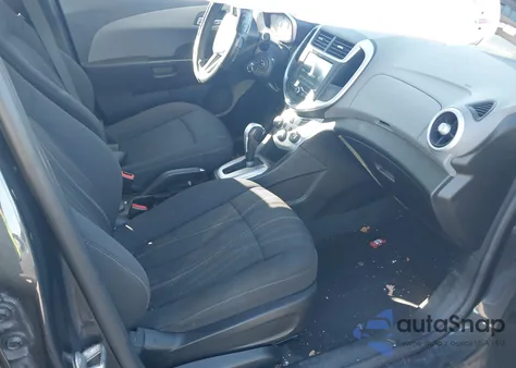 2017 Chevrolet Sonic Lt Auto z USA, uszkodzony, nr VIN 1G1JD5SG1H4126767